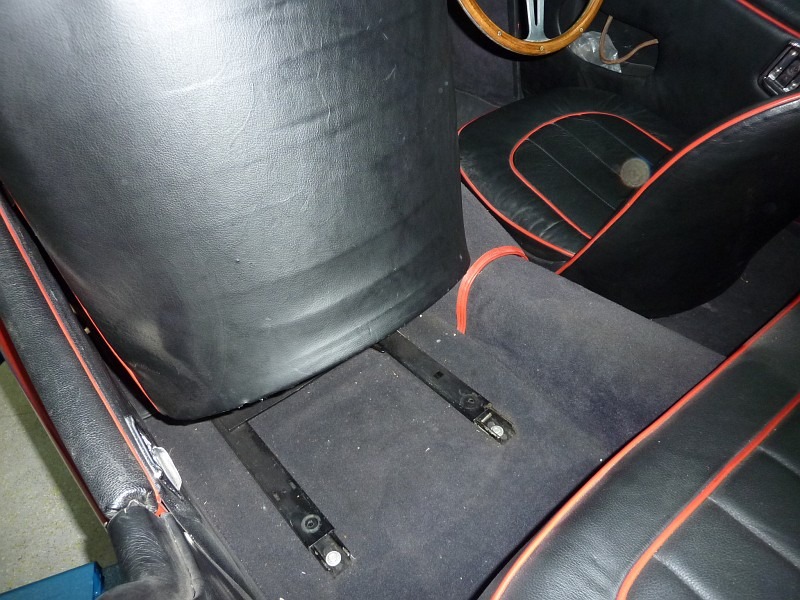 TR2 Sitzschiene links