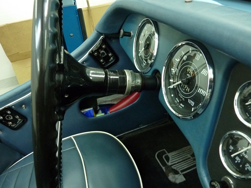 TR3 Armaturenbrett grosse Instrumente seitlich