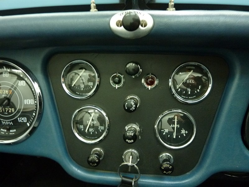 TR3 Armaturenbrett kleine Instrumente